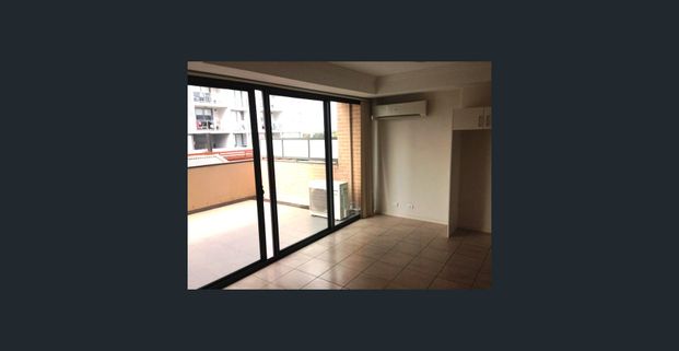 Modern 2 bedrooms apartment for lease in heart of Parramatta - Photo 1