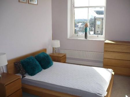 2 bedroom flat to rent - Photo 2