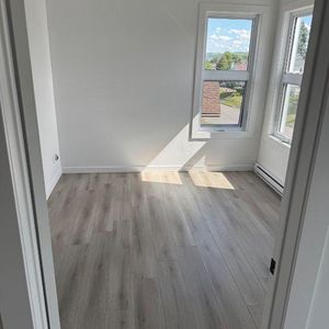 Beau 5 1/2 à beaupré rénové - Photo 2