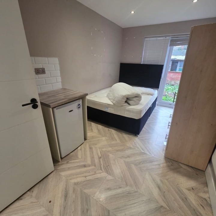 Studio Flat, Taunton Road, SE12 - Photo 1