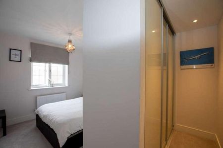 Harpers Lodge, Arundale Walk, RH12 - Photo 3