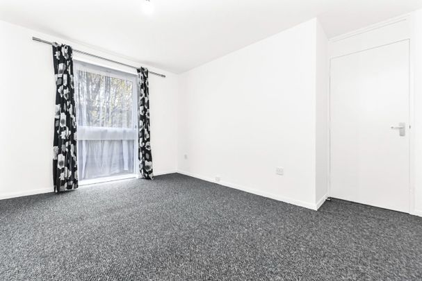 2 Bed Flat, Meads Court, E15 - Photo 1