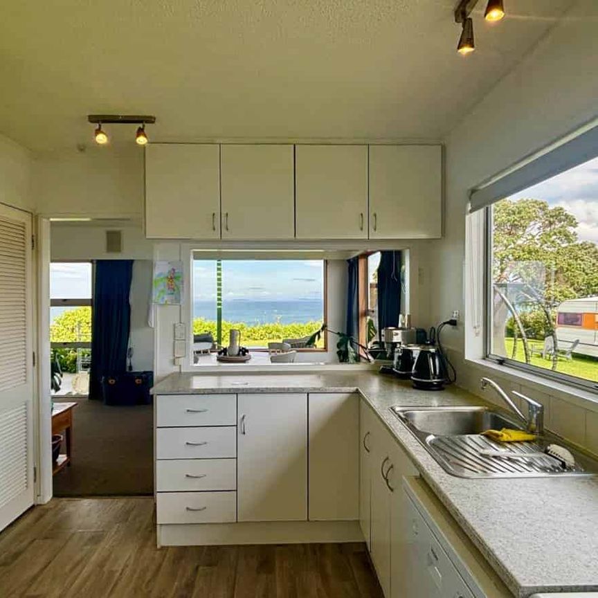 Amazing Seaview's Spacious Family Home - Photo 1