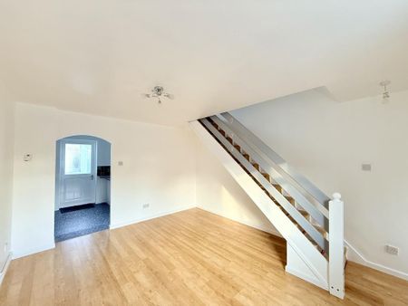 2 bedroom terraced house to rent - Photo 3