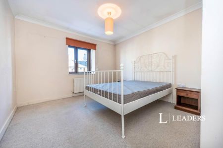 2 bedroom apartment to rent High Street, Newport Pagnell, Buckinghamshire, MK16 - Photo 4