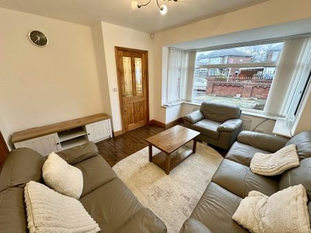 The Oval, Leeds - Photo 2