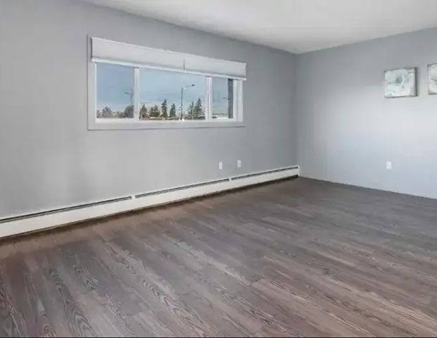 Modern & Spacious 1-Bedroom Condo for Rent in Crescent Heights! | 304 - 312 15 Avenue Northeast, Calgary - Photo 1