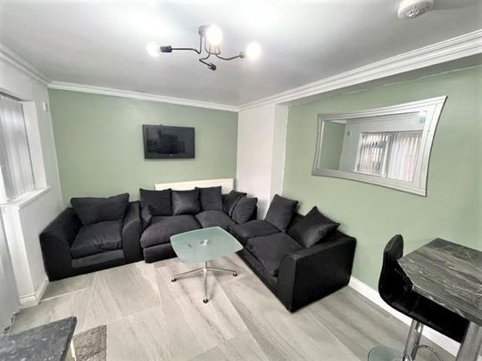 6 bedroom terraced house to rent - Photo 1