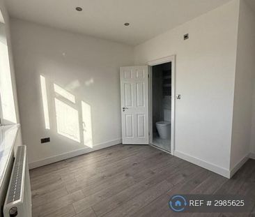 3 bedroom flat to rent - Photo 1