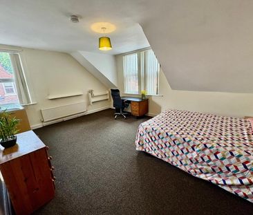6 Bed Semi-Detached House, Lenton Boulevard, NG7 - Photo 2