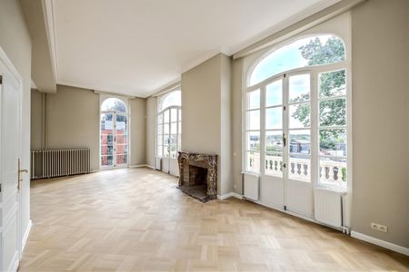 Quartier Montgomery : Somptueuse Maison rénovée de +/- 910 m² - 6 ch & 4 sdb - Photo 4