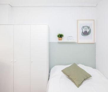 Carrer de les Illes Canàries, Valencia, Valencian Community 46023 - Photo 4