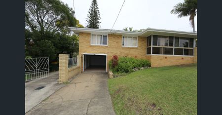 3 Bedroom Family Home in Mansfield High Catchment - Photo 2