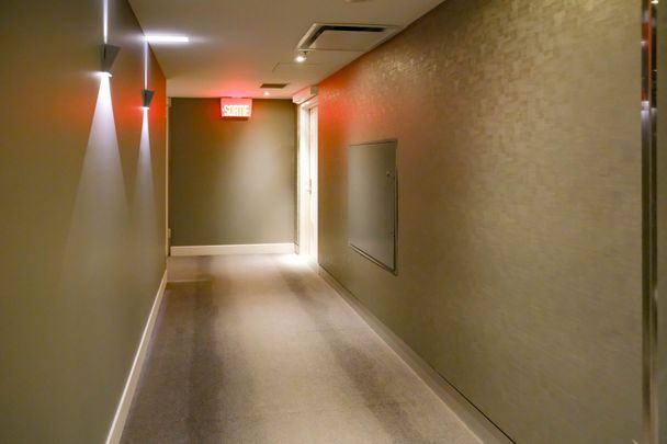Av. des Canadiens-de-Montréal, H3B 3B3, Montréal - Photo 1