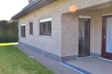 Rustig gelegen instapklare villa-bungalow met garage en tuin - Photo 4