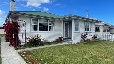 Tidy 3 Bedroom Family Home in Te Hapara! - Photo 3