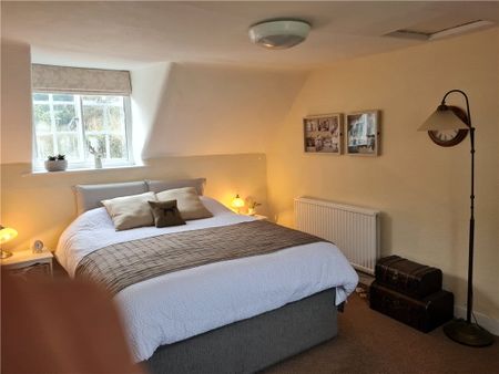 A detached, character cottage in this edge of village location just close to Oxford and positioned in the charming village of Wytham. - Photo 5