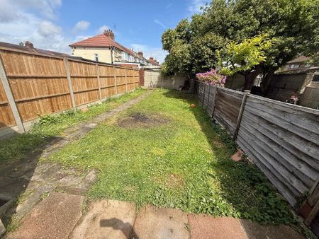 3 bedroom terraced house to rent - Photo 3