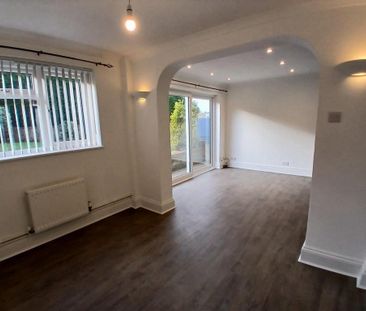 3 bedroom detached bungalow to rent - Photo 3