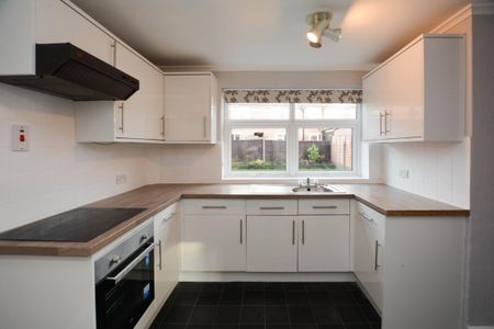 3 bed House - Terraced for Rent - Photo 2