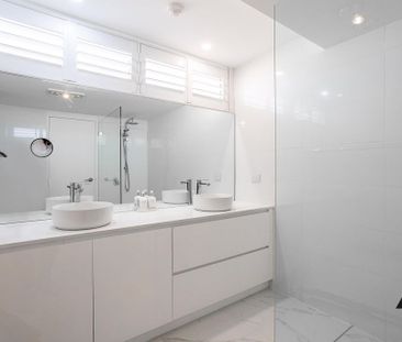 Exquisite Living with Unmatched Views of Sydney Harbour - Photo 3