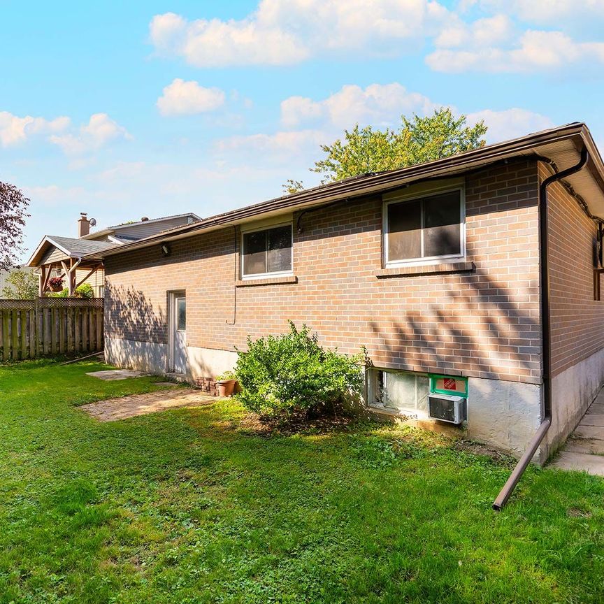 For Lease - 373 Borden Avenue, Newmarket, Ontario - Photo 1