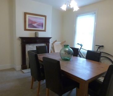 3 bedroom end of terrace house to rent - Photo 2