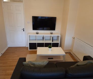 4 Bed End Terrace, Cranmer Walk, NG3 - Photo 3