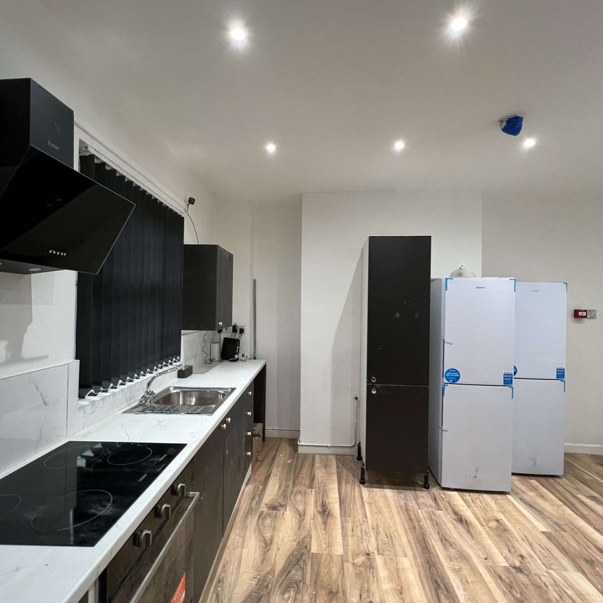 Shared house in L6, bills included - Photo 1