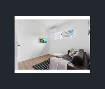 Modern Furnished Studio Living – All Bills Included! - Photo 1