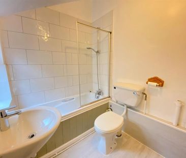 2 bedroom terraced house to rent - Photo 4