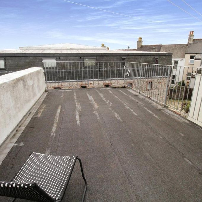 6 bedroom terraced house to rent - Photo 1