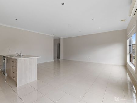 1/8 Haywood Grove, 3337, Harkness Vic - Photo 5