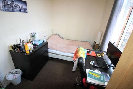 4 bedroom terraced house to rent - Photo 2