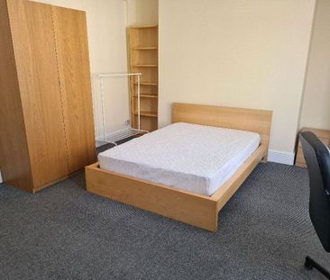 3 bedroom apartment to rent - Photo 4