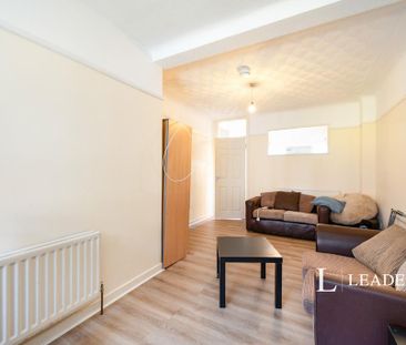 4 bedroom flat to rent - Photo 1