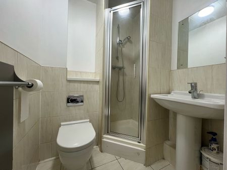 Sovereign Heights, Slough - Photo 4