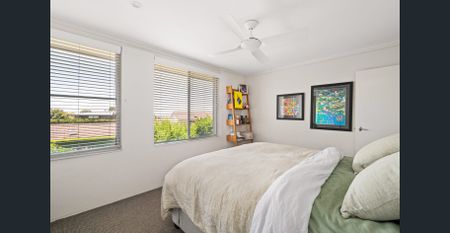 Spacious Townhouse in Sought-After Balgowlah Locale - Photo 3