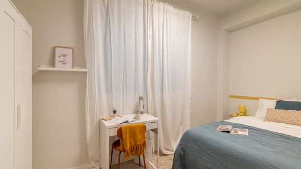 Room in a shared 5-bedroom apartment for rent in Les Corts - Photo 1
