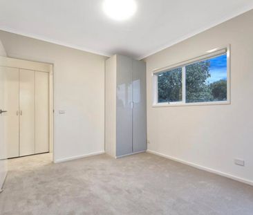 Modern 2BR Dual Level Home In The Heart Of Oakleigh - Photo 2