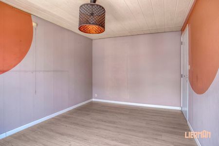 Instapklare woning met 3 SLKS, garage én grote zonnige tuin! - Photo 2