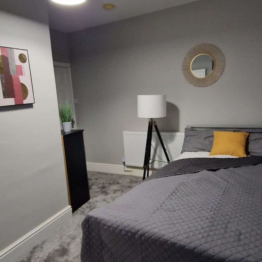 Brand new - Refurbished Ensuites for Professionals Room 1 - Photo 1