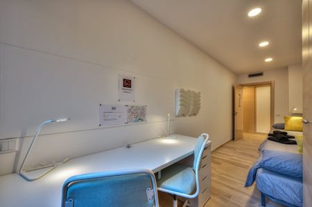 Travessera de Gràcia, Barcelona, Catalonia 08021 - Photo 4