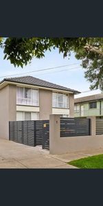 Perfect Location! - Photo 4