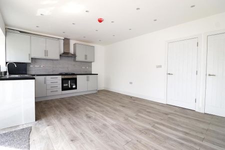 3 bedroom end of terrace house to rent - Photo 2