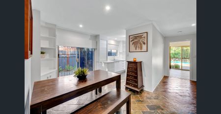 Walking distance to shops, parks and public transport - Photo 5