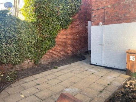 1 bedroom ground floor flat to rent - Photo 5