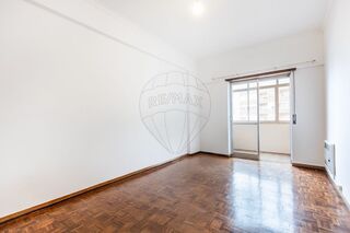 Apartment 3 bedrooms for rent Beato Lisboa - parking space, garage - Photo 3