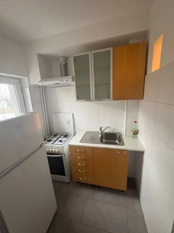 Garsoniera Confort 1 Etaj 3 - Zona Zamca - Fotografie 3