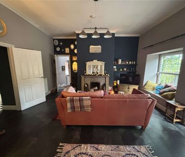 A delightful semi-detached country cottage offering three bedrooms,... - Photo 2